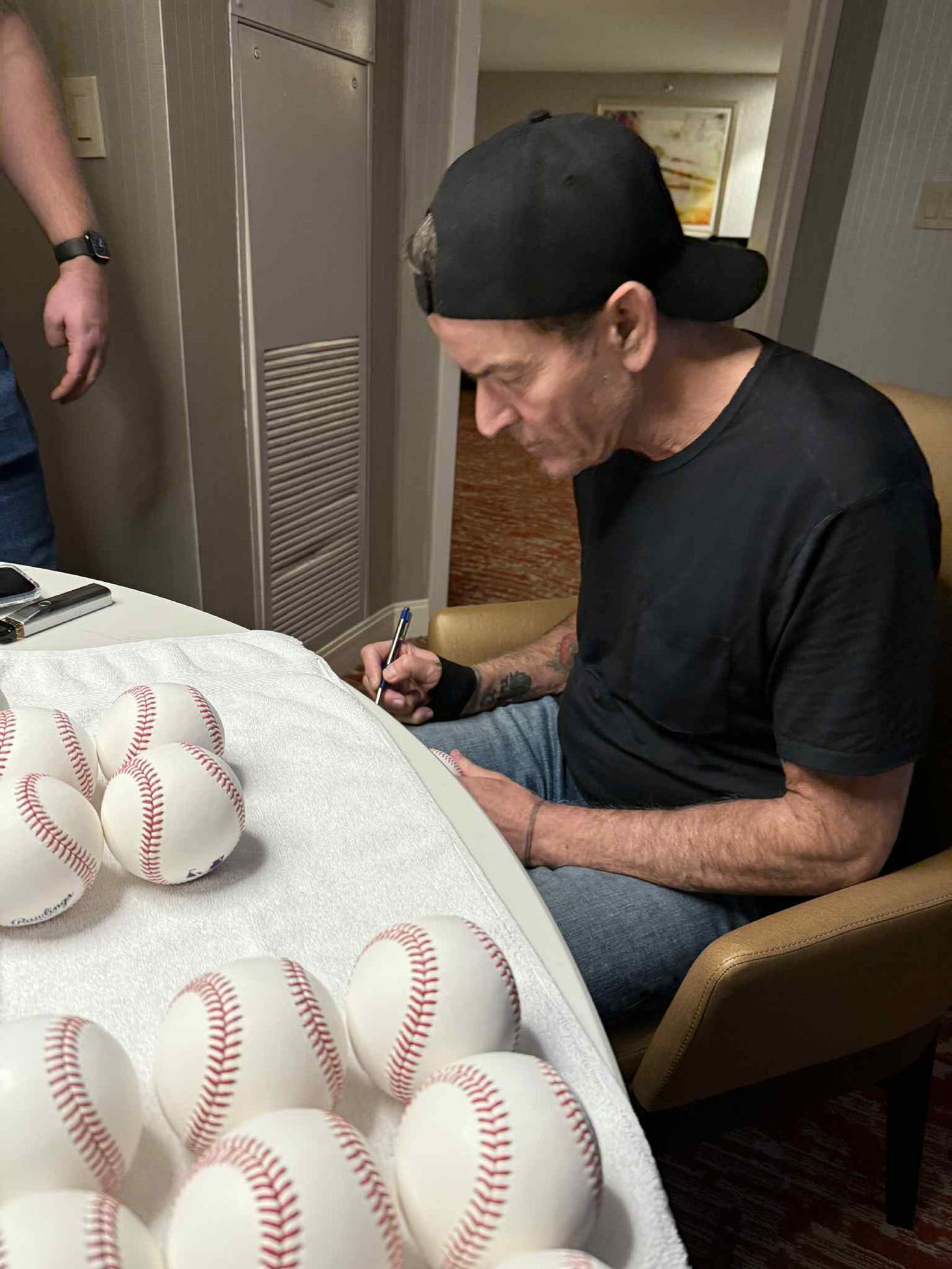 Charlie Sheen Private Signing 11072025 (6)