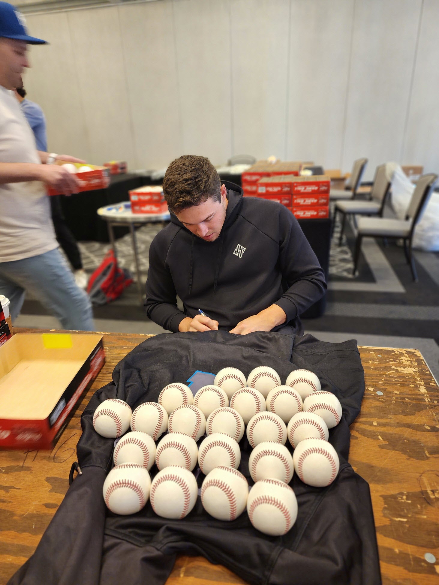 Mason Miller Private Signing 06022026 (7)