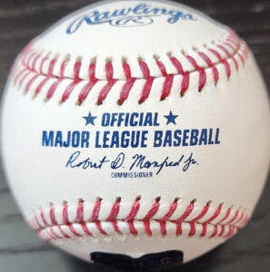 Franklin Arias Autographed Rawlings OMLB Baseball inscribed Feliz Cumpleanos v2