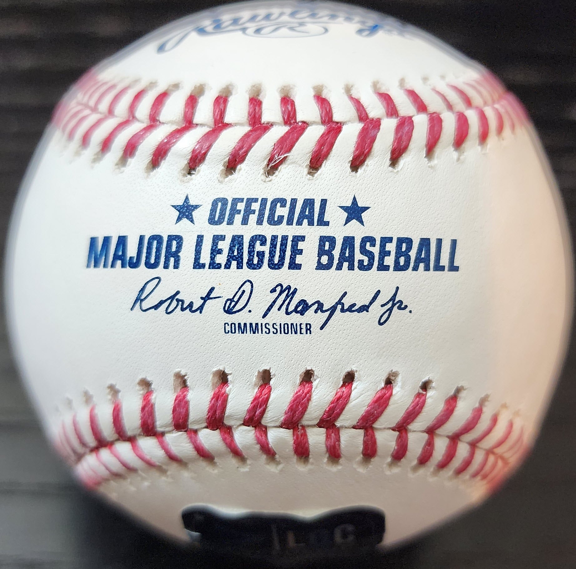 Franklin Arias Autographed Rawlings OMLB Baseball inscribed Feliz Navidad v2